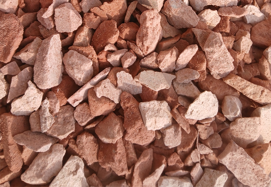 PIROS TÉGLA ZÚZALÉK